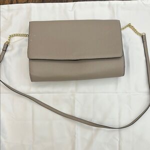H&M Tan Crossbody Bag with Chain Strap and Flap Closure.